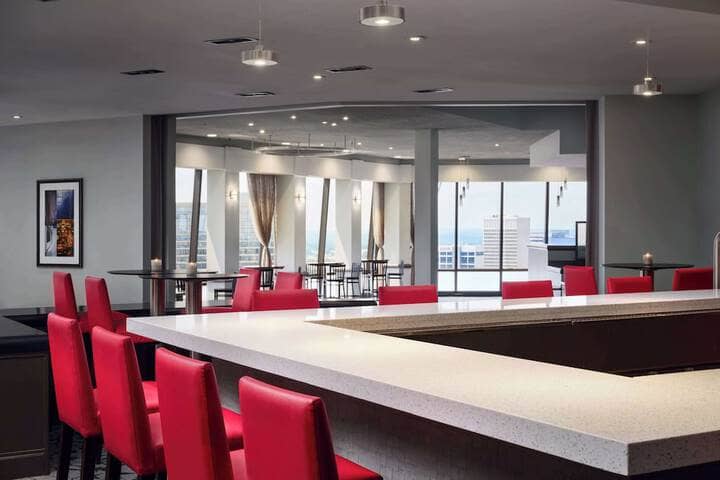 Lounge 58 of 76